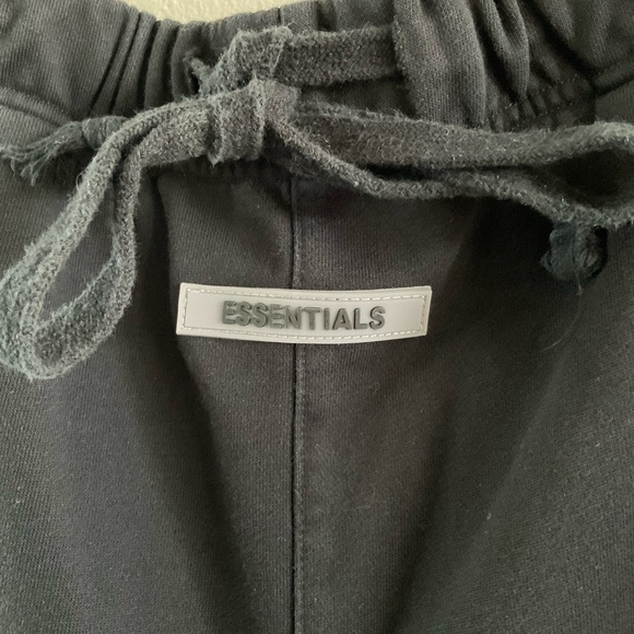 Essentials Fear Of God black sweatshorts size Medium (B1) - Picture 2 of 10